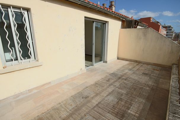 Marseille 13008 rue BORDE Beau type 1 de 22m² avec grande terrasse - Photo 1