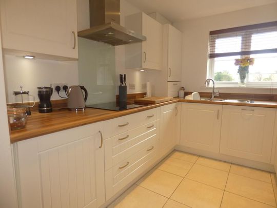 3 bedroom semi-detached house to rent - Photo 1