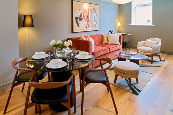 A luxury one-bedroom apartment of 484 sq. ft. at Cheval Phoenix House in Sloane Square, London SW1X - Photo 1