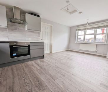 Howards Grove, SO15 - Photo 3