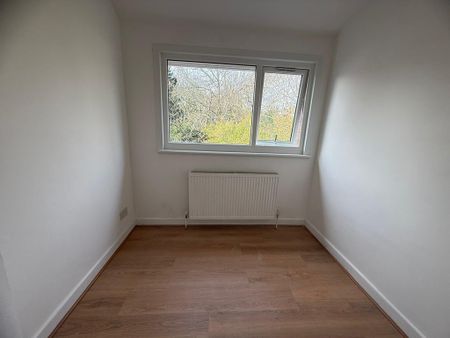 3 bedroom flat to rent - Photo 3