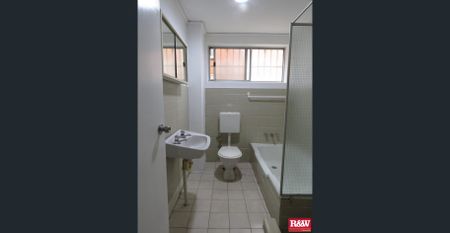 HANDY LOCATION - IN THE HEART OF CABRAMATTA ! - Photo 3