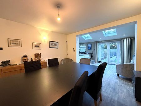 4 bedroom detached house to rent - Photo 3