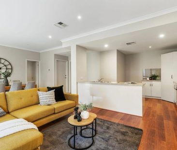 Bright, Modern & Moments from Goodwood Road - Photo 3