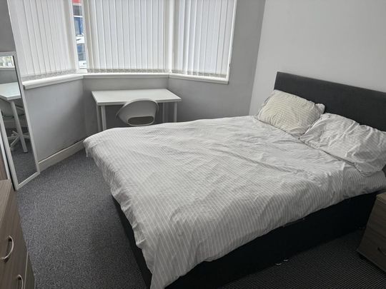 6 bedroom terraced house to rent - Photo 1