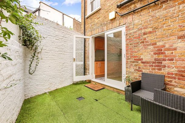 4 bedroom semi-detached house to rent - Photo 1