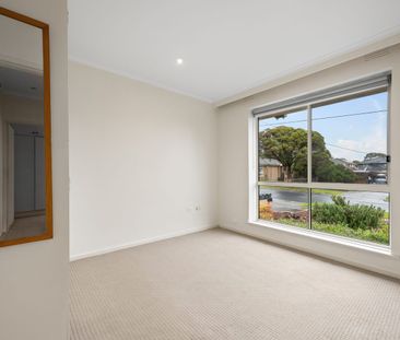 Spacious two bedroom unit - Photo 4
