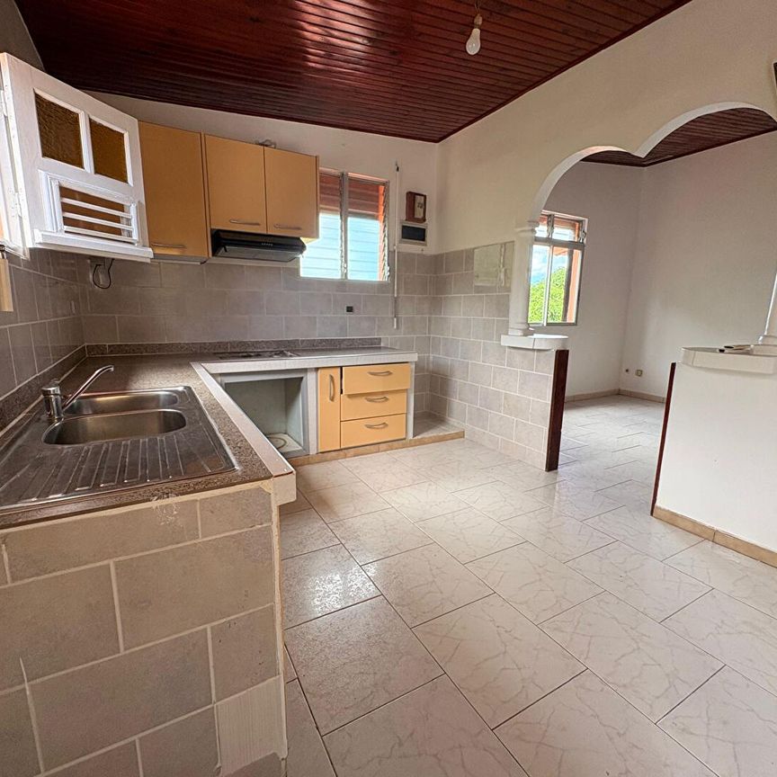 Location appartement 4 pièces, 115.00m², Saint-Joseph - Photo 1