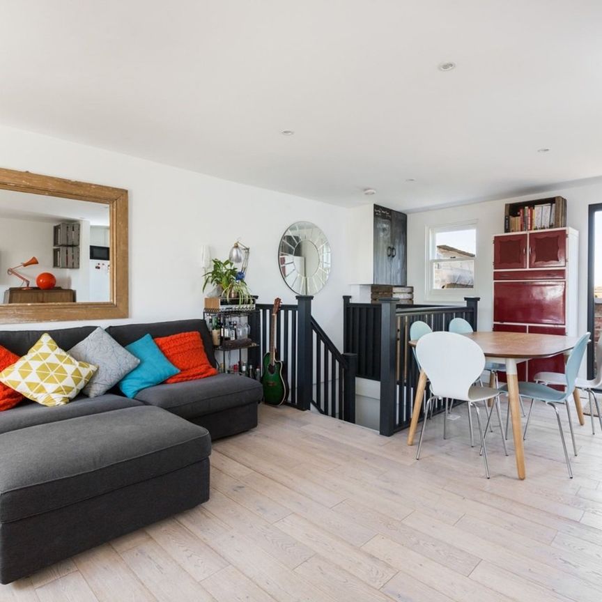 3 Bed Flat, Dunlace Road, E5 - Photo 1