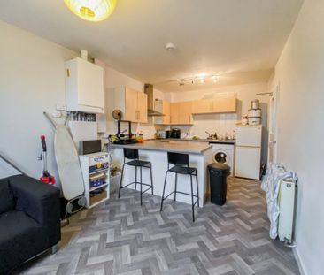 3 Bedroom Apartment - Photo 6