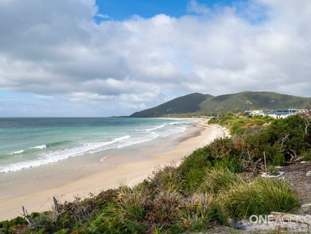 Cozy Cottage with Coastal Charm - Photo 2