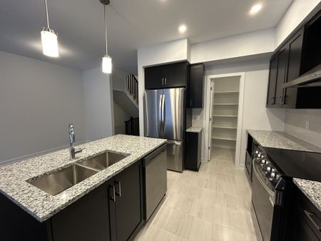 For Lease - 383 Mango Street, Blossom Park - Airport and Area, Ontario - Photo 4