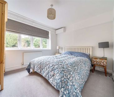 A well-proportioned and immaculately presented family home set with... - Photo 3