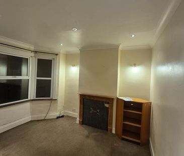 2 Bed Terraced House, Willet Palace, CR7 - Photo 3