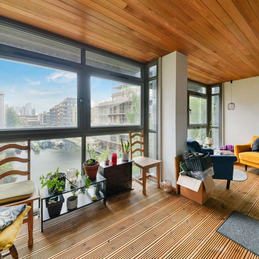 Beautiful two bedroom apartment at the head of the Kingsland Basin. - Photo 1