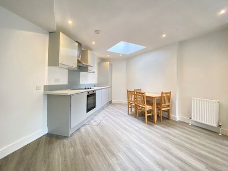 2 Bedroom , Flat 2, 109 Park Avenue North - Photo 4