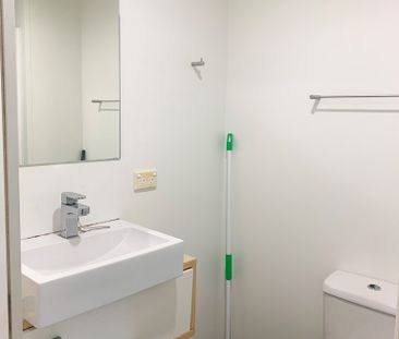 City Centre -- 2 Bedroom Apartment with 2 Bathrooms - Photo 5