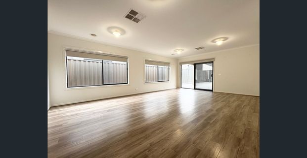 Modern Family Living in a Prime Greenvale Location - Photo 1