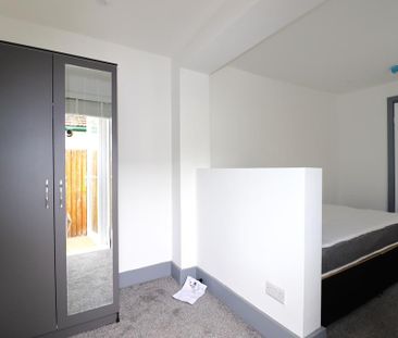 5 bedroom terraced house to rent - Photo 4