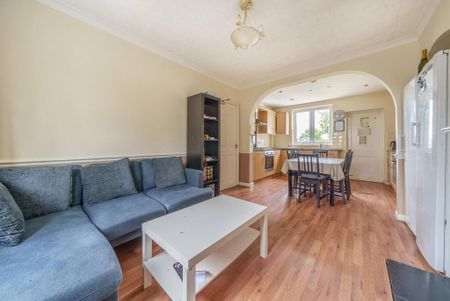 6 bedroom semi-detached house to rent - Photo 5