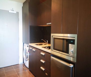 Fully Furnished Studio Apartment in the Centre of the CBD - Photo 1