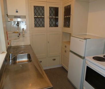 Art deco apartment in iconic building in Te Aro - Photo 6