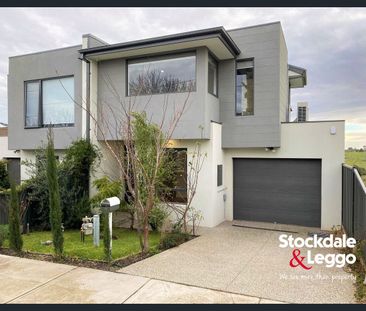 9A Freeland Grove, Jacana, Vic 3047 - Photo 1