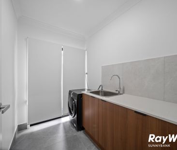 Spacious Family Living with Ducted Aircon - Photo 4