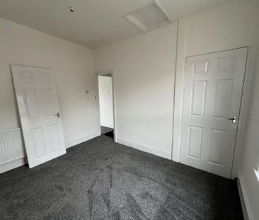 2 bedroom end of terrace house to rent - Photo 4