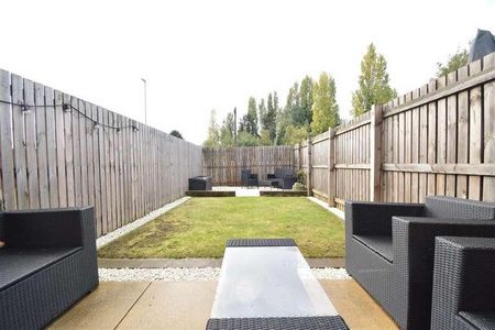 Beecham Square, Castleford, WF10 - Photo 2