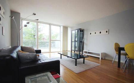 A stylish and practical two double bedroom flat with modern amenities, ideal for couples or sharers, in a prime urban location with unique features and excellent energy efficiency. EPC - C, Deposit - £1673 & Council Tax - B. - Photo 5