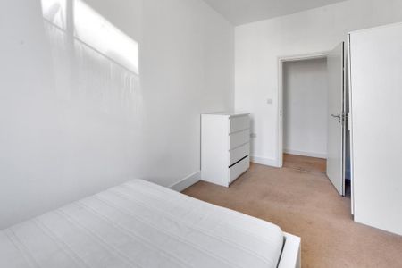 3 bedroom apartment to rent - Photo 3