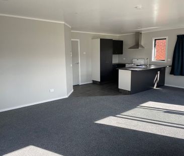 Four bedroom house with indoor outdoor living - Photo 3