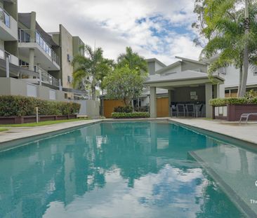 Generous 1 Bedroom Apartment plus Large Multi- Use Room - Photo 3
