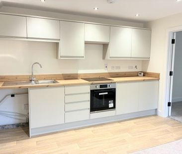 Spinney Road, Irthlingborough, NN9 - Photo 4