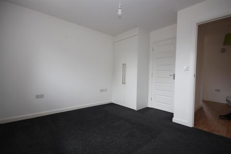 2 bedroom Apartment to let - Photo 4