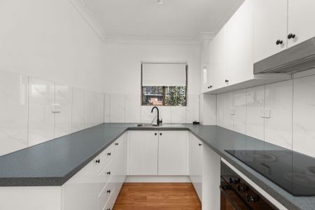 Bright, Modern Living in the Heart of Nowra! - Photo 3