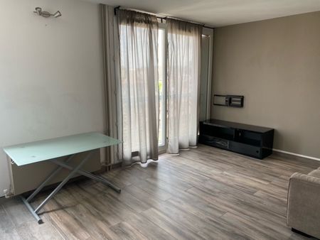 Location Appartement 1 pièce 26m² - Photo 3