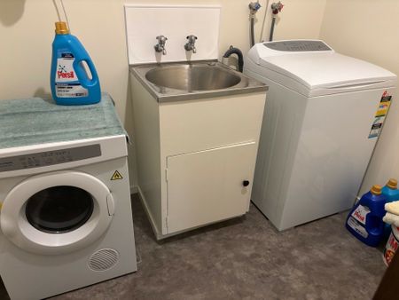 One Bedroom Fully Furnished - Photo 3