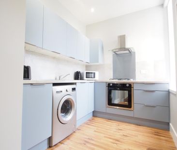 2 bedroom flat to rent - Photo 2