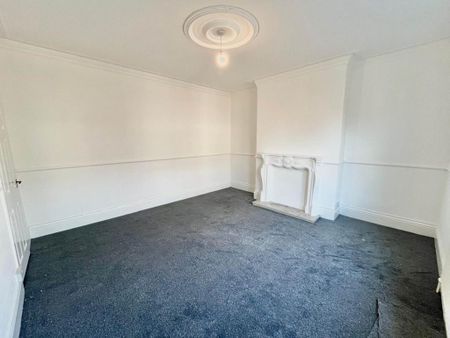 3 bedroom flat to rent - Photo 3