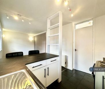 Studio to rent - Photo 6