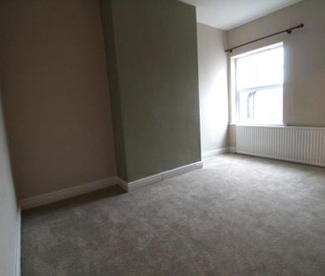 2 bedroom end of terrace house to rent - Photo 3