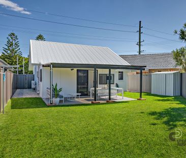 Newly renovated 3-bedroom coastal cottage - Photo 6