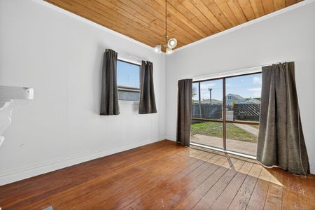 Character-Filled 4 Bedroom Home - One Block from the Beach! - Photo 2