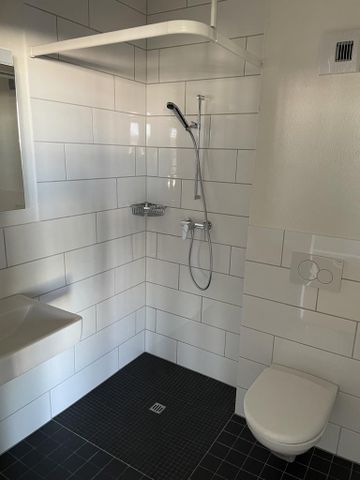Attraktive 2.5 - Zimmerwohnung direkt beim Bahnhof mit Weitsicht - Foto 4