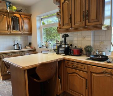 EN SUITE- Room 6, Pewley Way, Guildford, GU1 3PX - Photo 6