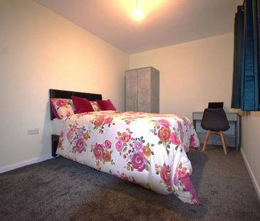 5 bedroom terraced house to rent - Photo 4