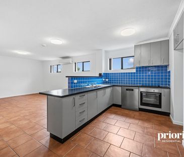 Neat, spacious, convenient and private - Photo 2