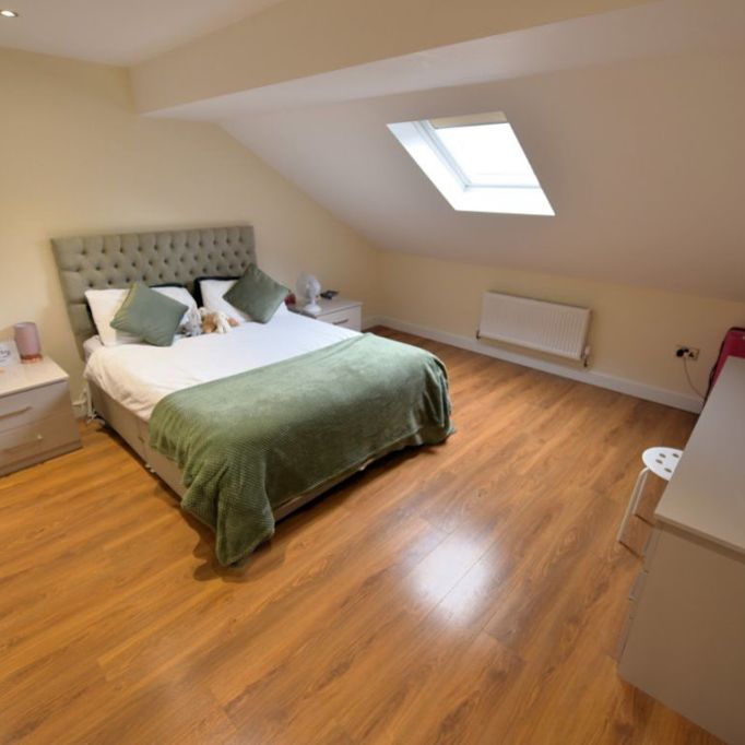 1 bedroom Flat in Flat 7, Leeds - Photo 1